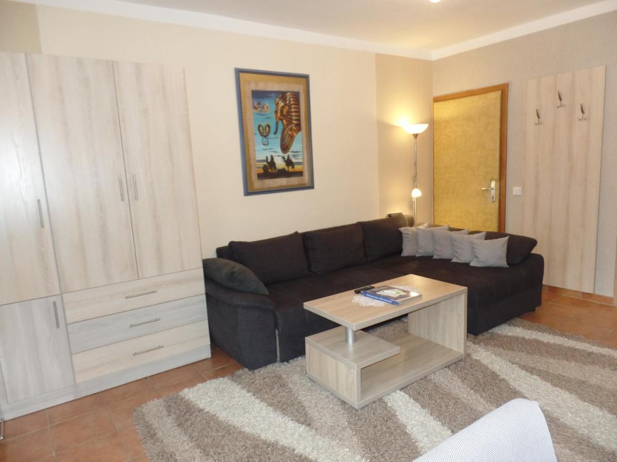 Apartman Siesta Buek - Buekfuerdo Exterior photo