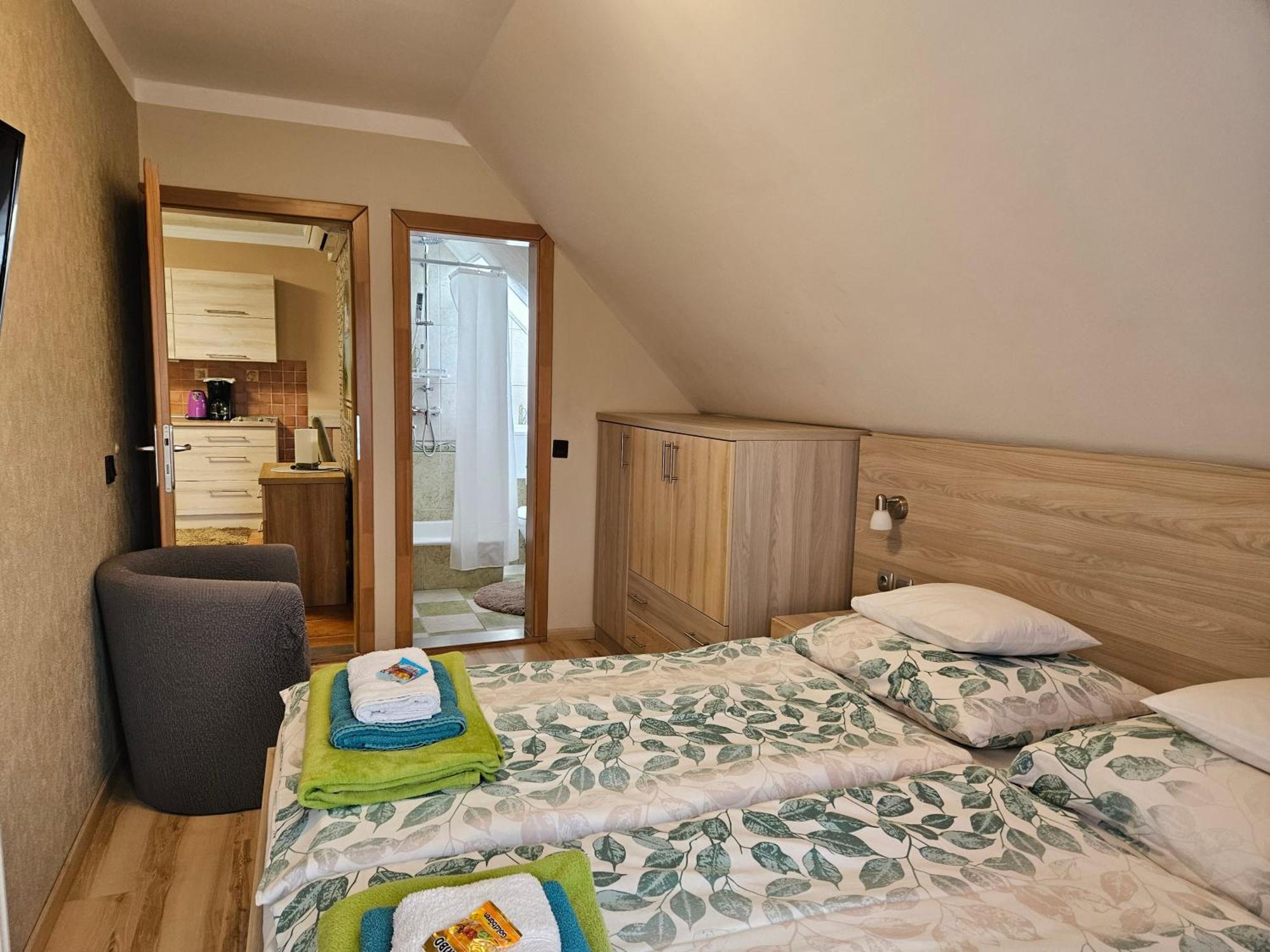 Apartman Siesta Buek - Buekfuerdo Exterior photo