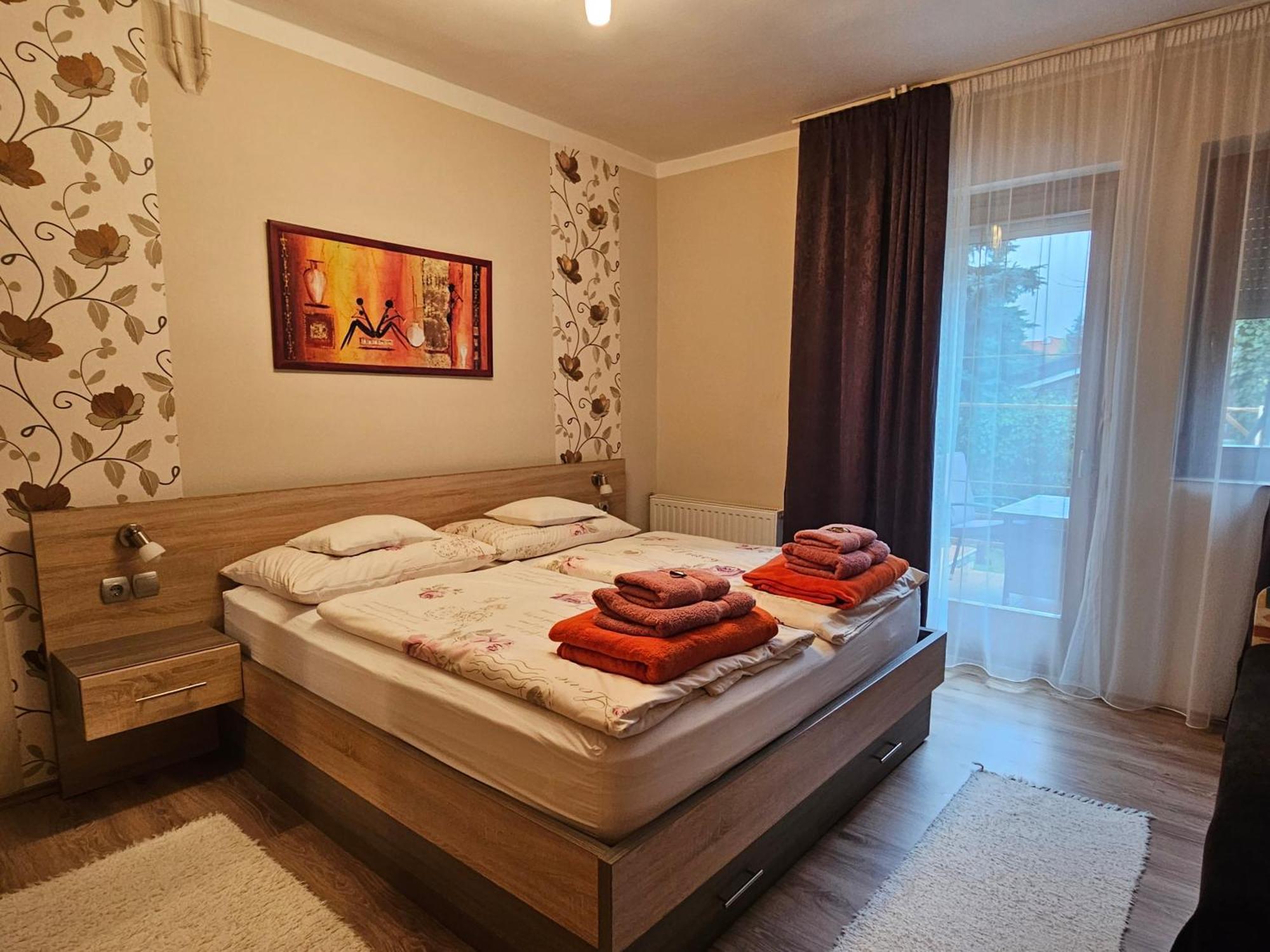 Apartman Siesta Buek - Buekfuerdo Exterior photo