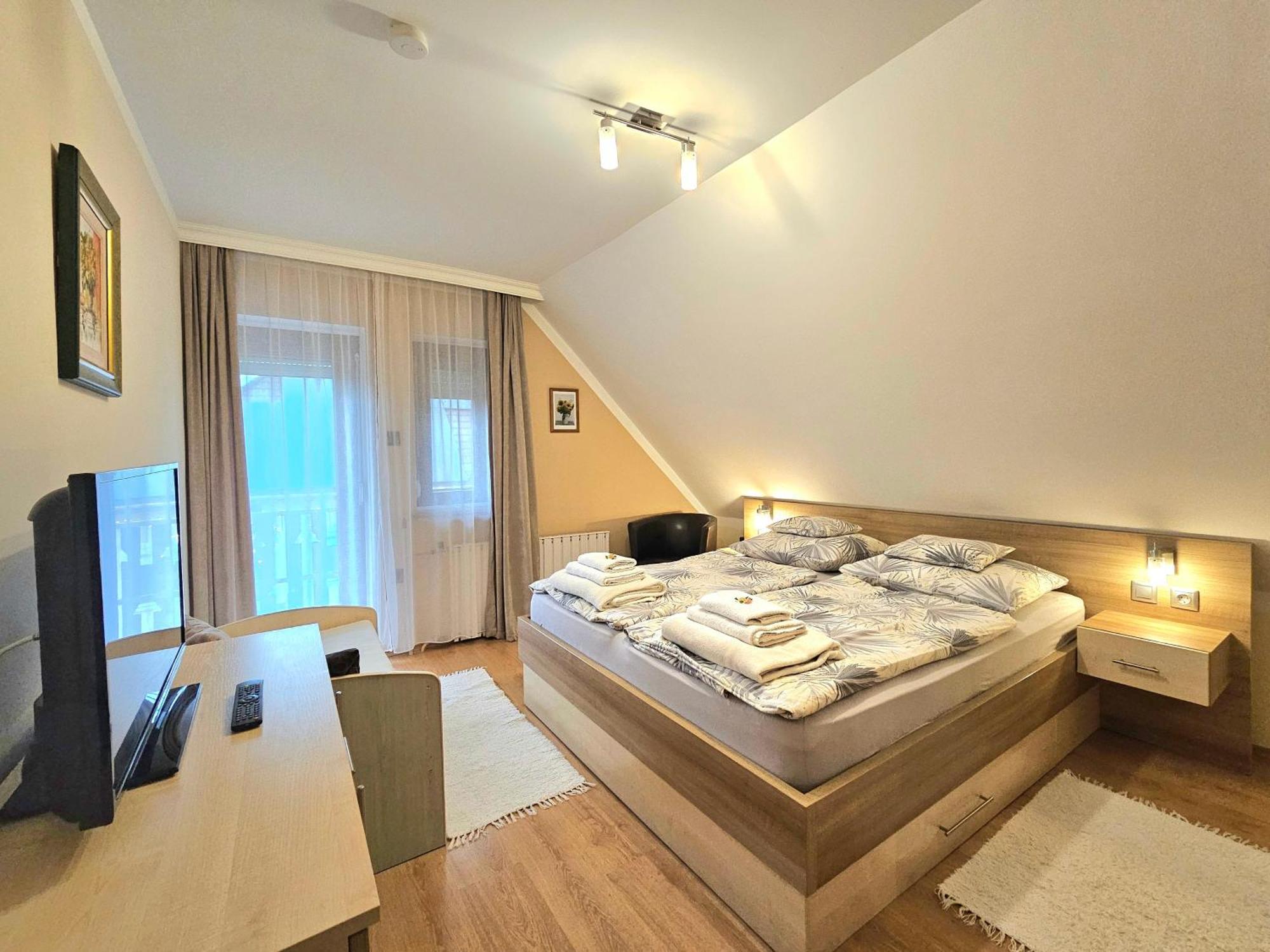Apartman Siesta Buek - Buekfuerdo Exterior photo